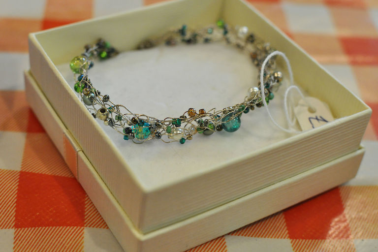 White Wire, Green and Blue Bead Bracelet (PT009) £5.00