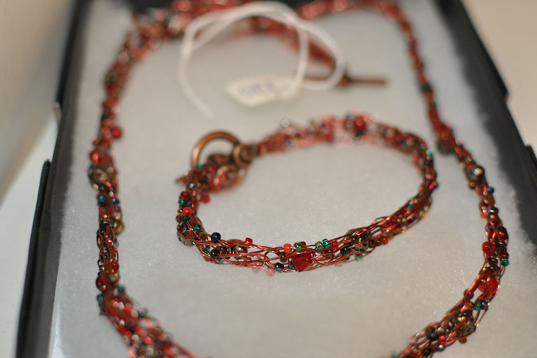 Green Bead and Red Wire Necklace and Bracelet Set (PT001) £20.00